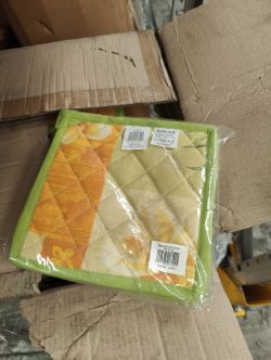 PALLET CONTAINING APPROX 1500 X COTTON MANIQUE 20 X 20CM