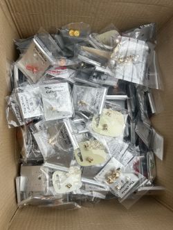 APPROX 100 PAIRS OF FASHION EARRINGS