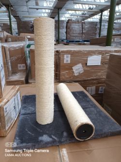 BOX 134 - 1 CAT SCRATCH POST