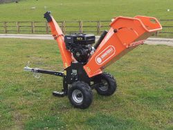 SUMMERDALE NINJA 420CC PETROL 5 INCH WOOD CHIPPER. TOWABLE