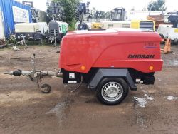 DOOSAN INGERSOLL RAND 7/31E DIESEL PORTABLE AIR COMPRESSOR WITH 110V GENERATOR