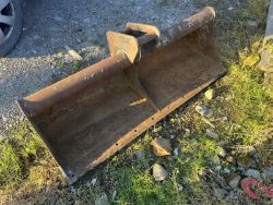 4 FOOT WIDE GRADING BUCKET 45 MM PINS CASE JCB EXCAVATOR DIGGER