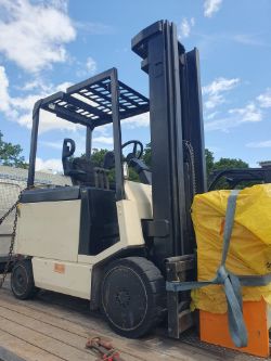CROWN FORKLIFT CAPACITY 2000KG WITH SIDSHIFT 1825KG