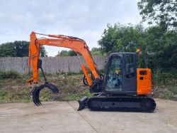 HITACHI ZX85 MIDI DIGGER 8.5 TON, NOT 5 6 7 9 TON