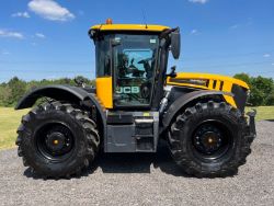 2021 JCB FASTRAC 4220 STAGE 5 C/W GPS GUIDANCE ** F/LINKS & PTO , LOW HOURS