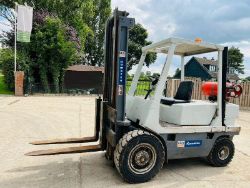 CLIMAX CAQ3.0 FORKLIFT C/W 2 STAGE MAST & PALLET TINES