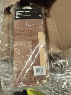 APPROX 800 X COTTON TEA TOWEL / SERVIETTES & AROUND 30 METAL DISH SETS