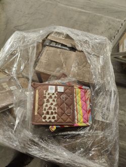 PALLET CONTAINING AROUND 1200 X 100% COTTON MANIQUIE 20 X 20CM