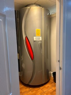 B5 SONTEGRA STANDING SUN BED SUNBED TANNING SHOP CLOSURE