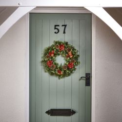 PREMIER 45CM PLASTIC CHRISTMAS WREATH WITH DRUM PARCELS RED GOLD DECORATION