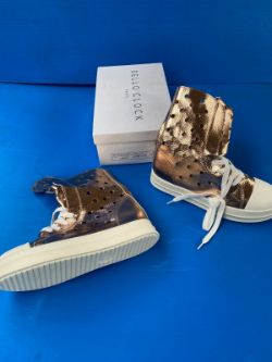 X50 BRAND NEW PAIRS WOMENS TRAINERS - MIXED STYLES AND SIZES RRP £1250