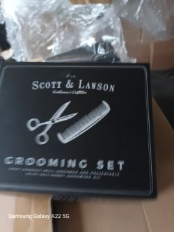 PALLET OF 70 GROOMING KITS AND 84 MEDIUM BROWN BBQ COVERS