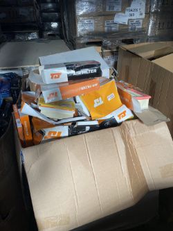 FULL PALLET OF MIXED AUTOMOTIVE AIR FILTERS - CAR PARTS