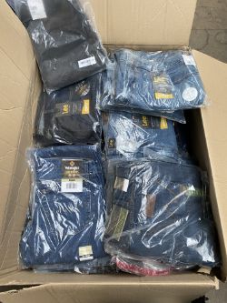 43 PAIRS BRANDED JEANS - LEE / WRANGLER