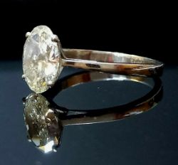 STUNING PLATINUM 2.50 OVAL DIAMOND SINGLE STONE/SOLITAIRE RING WITH VALUATION CERTIFICATE OF £18,500
