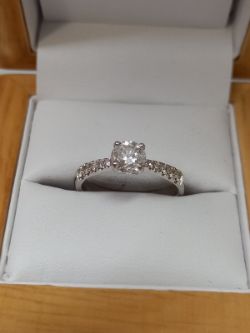1.01CT DIAMOND ENGAGEMENT RING 18CT WHITE GOLD + GIFT BOX + VALUATION CERTIFICATE OF £4995