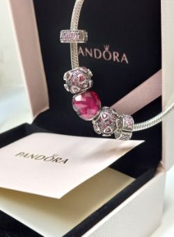 PANDORA SILVER 17CM BRACELET, 5 PANDORA CHARMS IN GIFT BOX