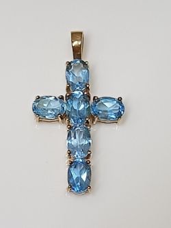 BLUE OVAL TOPAZ CROSS 9CT YELLOW GOLD IN GIFT BOX WITH VALUATION CERTIFICATE OF £895
