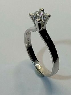 ENGAGEMENT DIAMOND RING/WHITE GOLD 0.45CT SI1 E IN GIFT BOX WITH VALUATION CERTIFICATE OF £2895