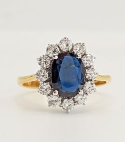 OVAL SAPPHIRE 1.25CT AND 0.50CT DIAMOND DRESS RING/18K YELLOW GOLD + GIFT BOX + VALUATION OF £4250