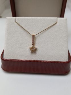 0.35CT DIAMOND PENDANT / 18K YELLOW GOLD IN GIFT BOX WITH VALUATION CERTIFICATE OF £1,095