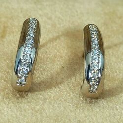 DIAMOND EARRINGS WHITE GOLD 0.14CT IN GIFT BOX WITH VALUATION CERTIFICATE OF £795
