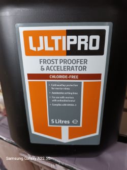 PALLET OF 80 X 5L BOTTLES OF FROST PROOFER AND ACCELERATOR FOR MORTAR