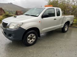 TOYOTA HILUX KING CAB PICKUP TRUCK