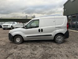 SILVER WORKHORSE: VAUXHALL COMBO 1.3 CDTI MOT: 25TH AUGUST 2024 - NO VAT ON HAMMER