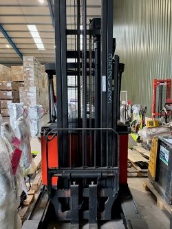 LINDE R14 REACH TRUCK 2014
