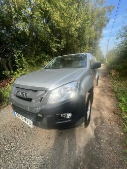 IZUZU D-MAX PICK UP 4X4 FULL V5 2 KEYS 1 OWNER FROM NEW
