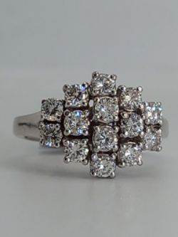 1.40CT DIAMOND CLUSTER RING/WHITE GOLD IN GIFT BOX WITH VALUATION CERTIFICATE £3,295