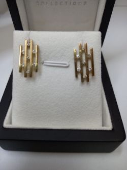 0.30CT DIAMOND EARRING IN SOLID 9CT YELLOW GOLD. IN GIFT BOX + VALUATION CERTIFICATE OF £795