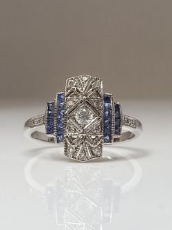 DIAMOND AND SAPPHIRE ART NOUVEAU STYLE DRESS RING IN WHITE GOLD IN GIFT BOX WITH CERT OF £1,500