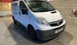 RELIABLE 2011 VAUXHALL VIVARO TRAFIC SWB: LONG MOT, HONEST WORK VAN - (NO VAT ON HAMMER)
