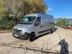 MASTERFUL PERFORMANCE: 2014 RENAULT DIESEL 6-SPEED WITH AC