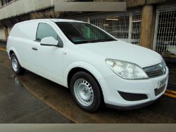 EFFICIENT COMMUTER: 2010 VAUXHALL ASTRA CLUB CDTI, 89K MILES