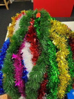 7000 PIECES OF TINSEL, MIXED COLOURS, GOOD QUALITY, CLEARANCE LOT