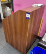 Dresser and contents, including assorted cuttlery (Approx. 750 x 750 x 1100)