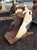 Excavator trenching bucket, approx. 600mm width, Location: Southam, Warwickshire