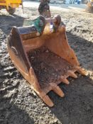 Strickland Excavator digging bucket, approx. 1050mm width, Location: Southam, Warwickshire
