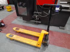 Unknown 2500kg capacity pallet truck