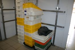 Approx. 28 Plastic Trays