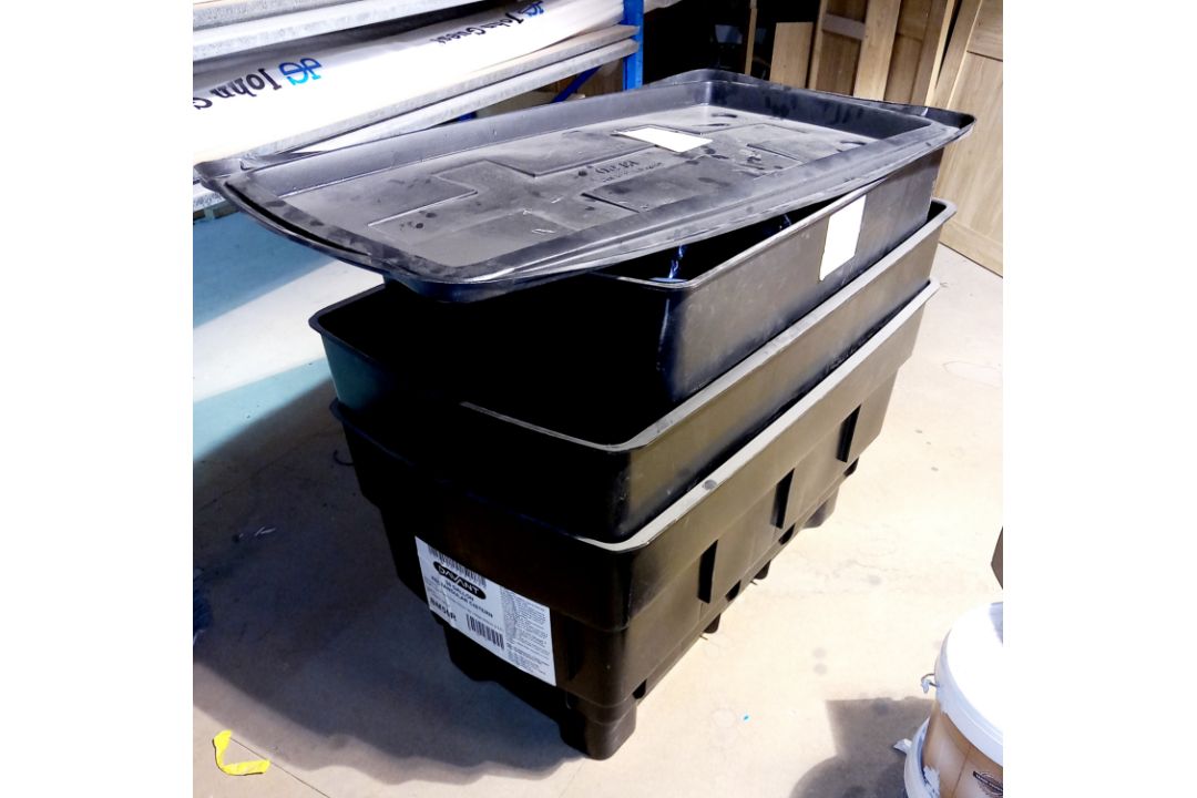 2 x 50 gallon rectangular cistern & 1 x 40 gallon - Image 1 of 3