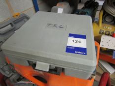 Adjustable hole cutter