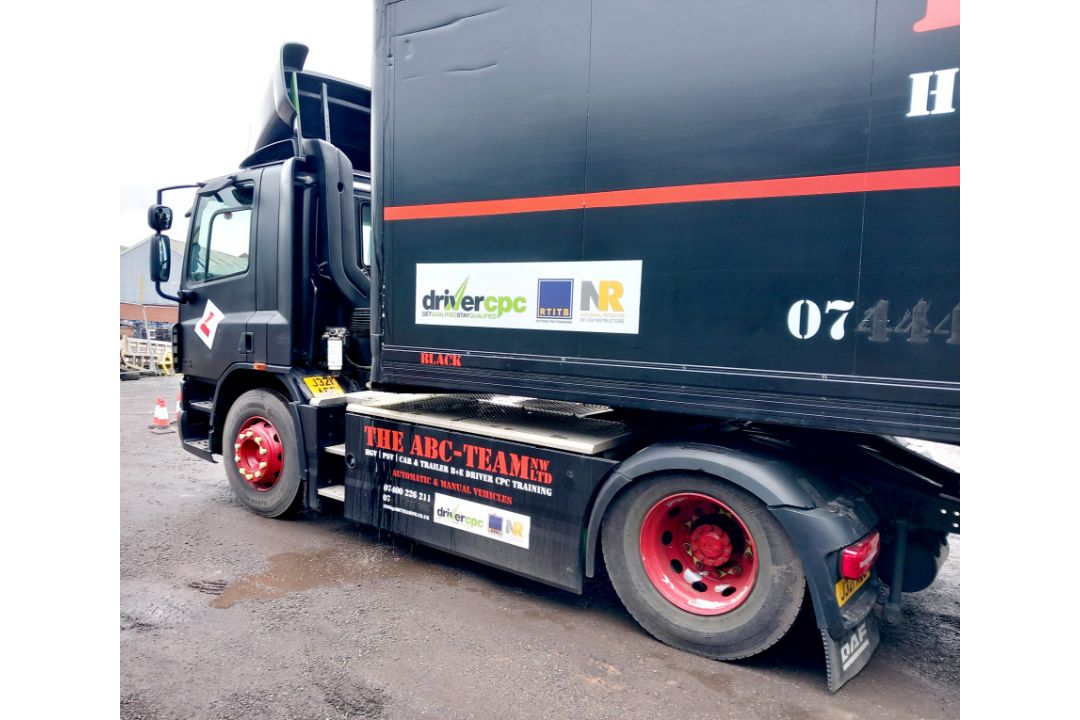 DAF CF 75.310 4x2 Tractor Unit (2013), Registratio - Image 3 of 12
