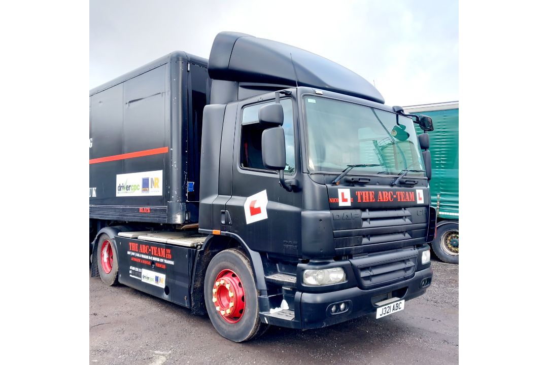 DAF CF 75.310 4x2 Tractor Unit (2013), Registratio - Image 1 of 12