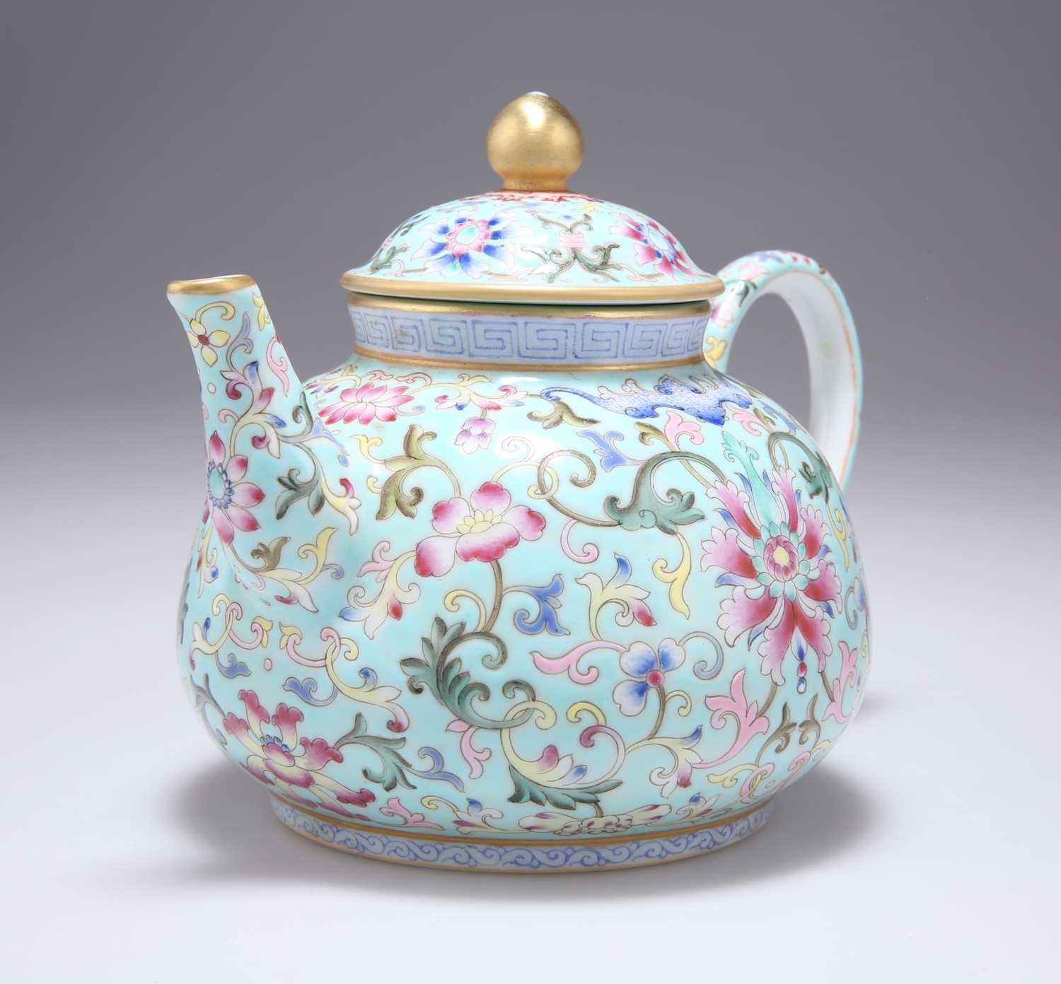 A CHINESE FAMILLE ROSE TEAPOT - Image 2 of 7