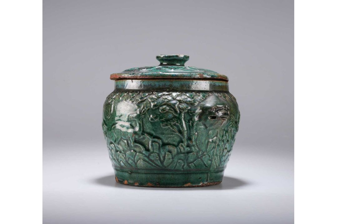 A CHINESE GREEN-GLAZED KAMCHENG, 19TH CENTURY - Image 1 of 2