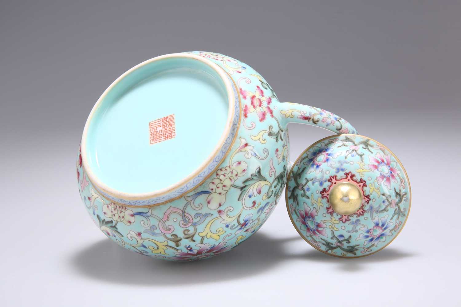 A CHINESE FAMILLE ROSE TEAPOT - Image 3 of 7